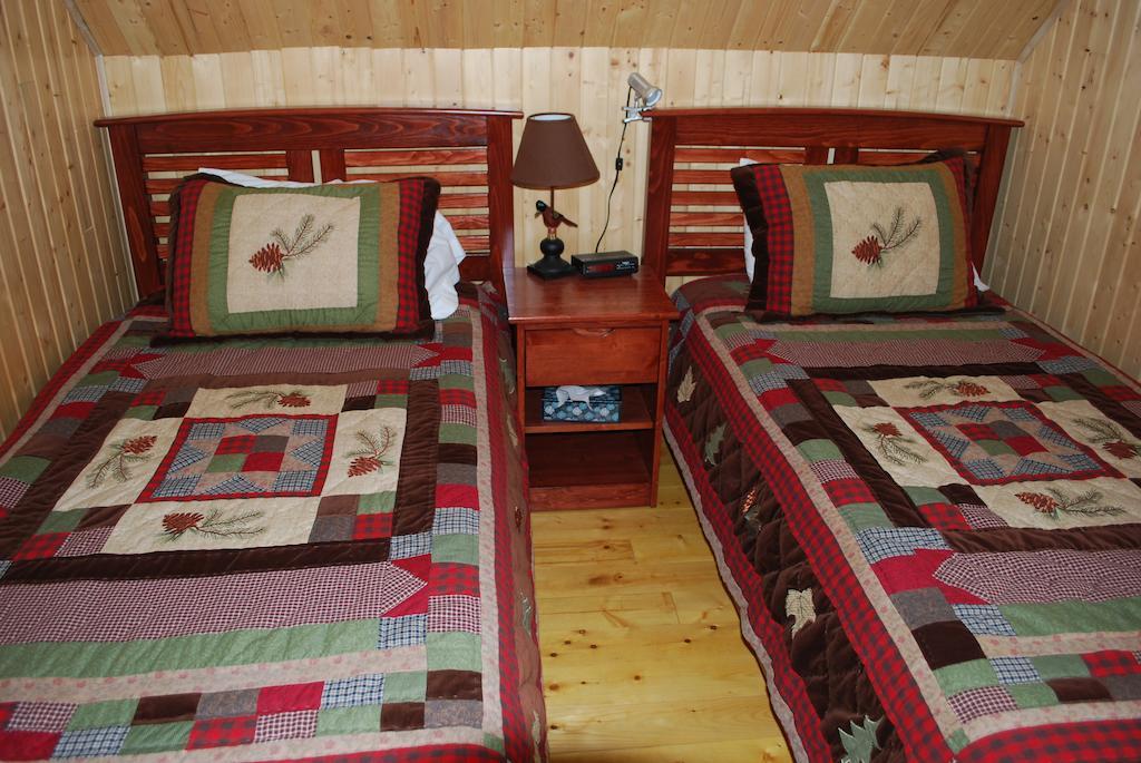 Auberge De La Riviere Matapedia - Matapedia River Lodge Routhierville Szoba fotó