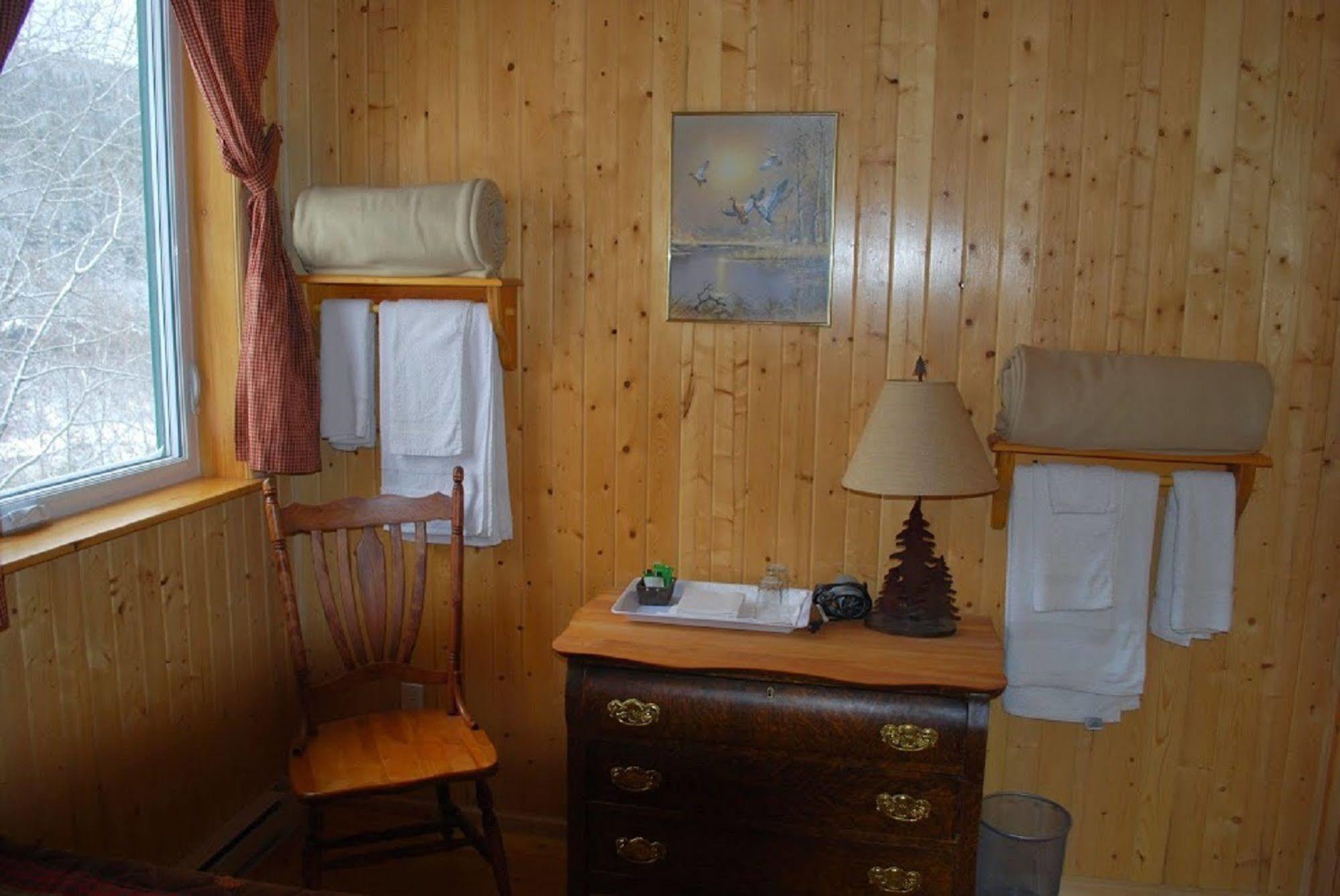 Auberge De La Riviere Matapedia - Matapedia River Lodge Routhierville Kültér fotó